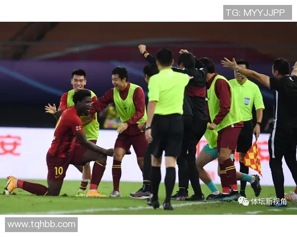 武汉篮球队在世界锦标赛中以100分稳居积分榜首位追赶者紧随其后